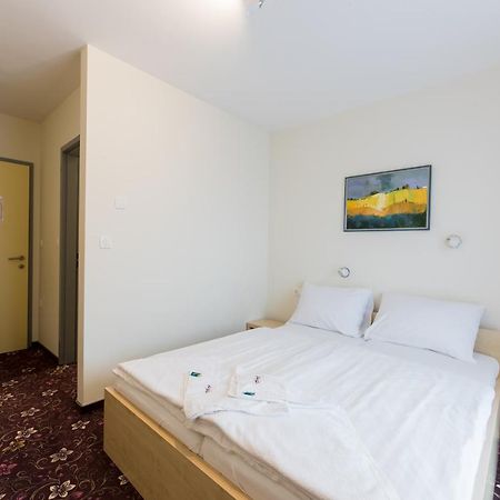 Hotel Jakec Trije Kralji Na Pohorju Zgornja Loznica Exteriör bild