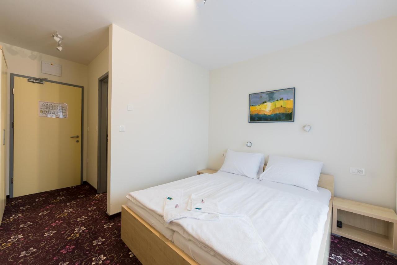 Hotel Jakec Trije Kralji Na Pohorju Zgornja Loznica Exteriör bild