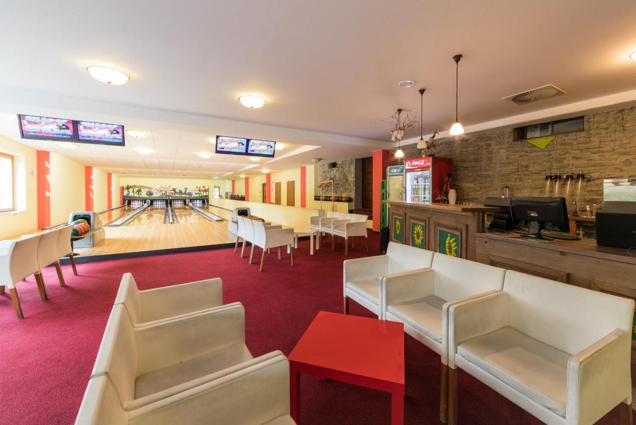 Hotel Jakec Trije Kralji Na Pohorju Zgornja Loznica Exteriör bild