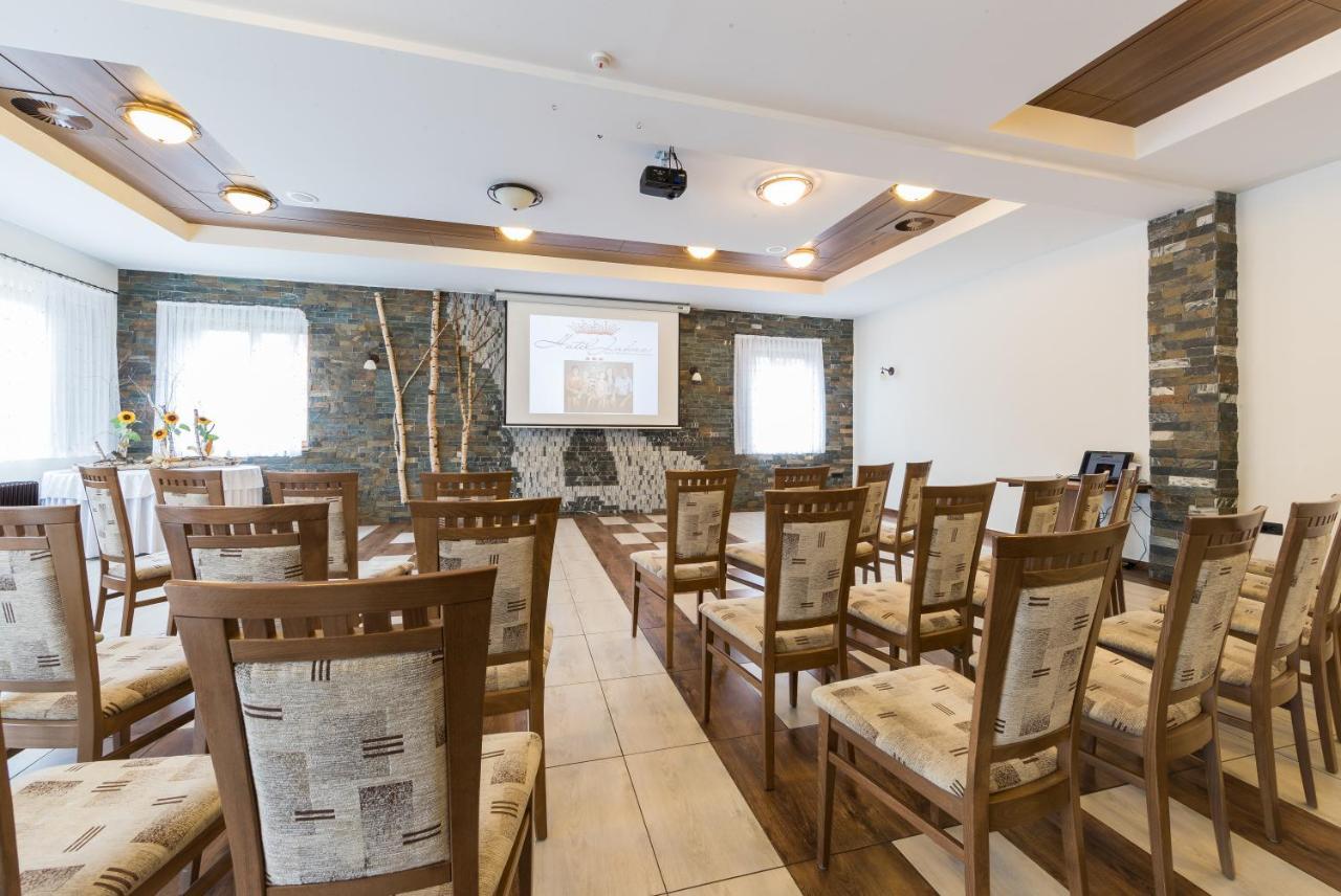 Hotel Jakec Trije Kralji Na Pohorju Zgornja Loznica Exteriör bild