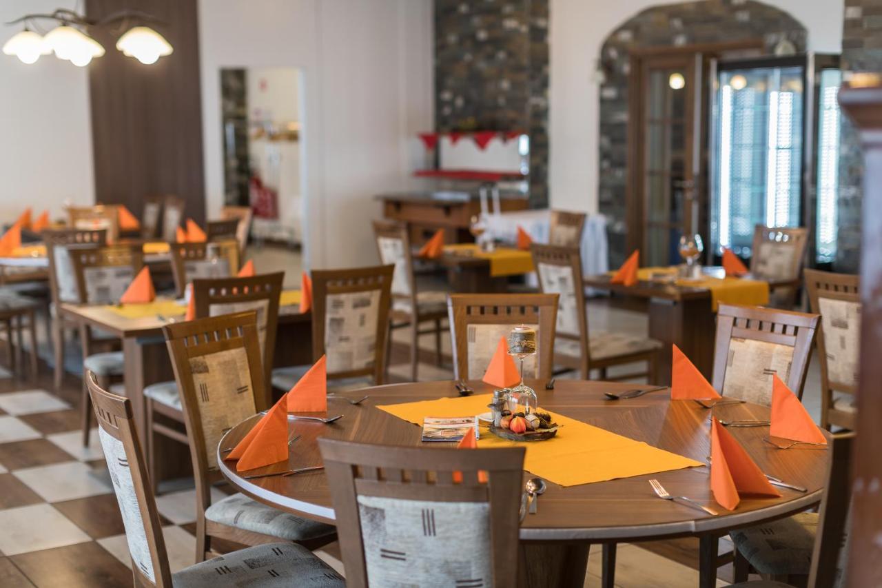 Hotel Jakec Trije Kralji Na Pohorju Zgornja Loznica Exteriör bild