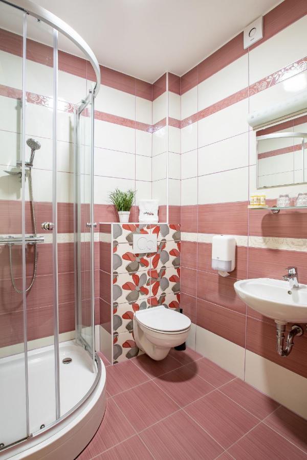 Hotel Jakec Trije Kralji Na Pohorju Zgornja Loznica Exteriör bild