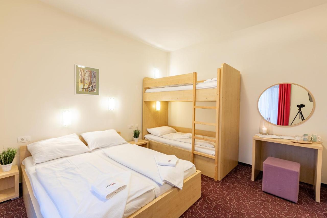 Hotel Jakec Trije Kralji Na Pohorju Zgornja Loznica Exteriör bild